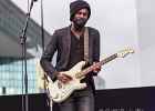 IMG 1703  Gary Clark Jr (guitare, chant), Eric Zapata (guitare), Johnny Radelat (batterie), Johnny Bradley (basse) : 2016, BLUES, CONCERT, GARY CLARK JR, LA DEFENSE