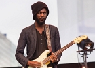 IMG 1704  Gary Clark Jr (guitare, chant), Eric Zapata (guitare), Johnny Radelat (batterie), Johnny Bradley (basse) : 2016, BLUES, CONCERT, GARY CLARK JR, LA DEFENSE