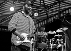 IMG 2330  Otis Taylor (guitare, chant), Anne Haris (violon), Larry Thompson (batterie), Todd Edmunds (basse) : 2016, BLUES, CONCERT, OTIS TAYLOR, SAINT BREVIN