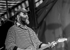 IMG 2335  Otis Taylor (guitare, chant), Anne Haris (violon), Larry Thompson (batterie), Todd Edmunds (basse) : 2016, BLUES, CONCERT, OTIS TAYLOR, SAINT BREVIN