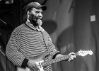 IMG 2342  Otis Taylor (guitare, chant), Anne Haris (violon), Larry Thompson (batterie), Todd Edmunds (basse) : 2016, BLUES, CONCERT, OTIS TAYLOR, SAINT BREVIN