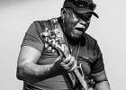 IMG 2863  Carlos Johnson (chant, guitare), Giles Corey (guitare), Ariyo (claviers), Marvin Little (basse),  Andrew Blaze Thomas (batterie) : 2016, CONCERT, CROISIERE BLUES, EUROPEAN BLUES CRUISE