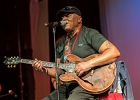 IMG 2876  Carlos Johnson (chant, guitare), Giles Corey (guitare), Ariyo (claviers), Marvin Little (basse),  Andrew Blaze Thomas (batterie) : 2016, CONCERT, CROISIERE BLUES, EUROPEAN BLUES CRUISE
