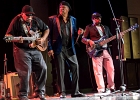 IMG 3157  Billy Branch (chant, harmonica), Giles Corey (guitare), Ariyo (claviers), Marvin Little (basse),  Andrew Blaze Thomas (batterie) et Carlos Johnson (chant, guitare) : 2016, CONCERT, CROISIERE BLUES, EUROPEAN BLUES CRUISE