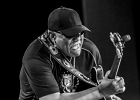IMG 3162  Billy Branch (chant, harmonica), Giles Corey (guitare), Ariyo (claviers), Marvin Little (basse),  Andrew Blaze Thomas (batterie) et Carlos Johnson (chant, guitare) : 2016, CONCERT, CROISIERE BLUES, EUROPEAN BLUES CRUISE