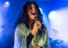 IMG 3828  Sari Schorr (chant), Innes Sibun (guitare), Kevin Jefferies (basse) , Anders Olinder (claviers),  Kevin O&#39;Rourke (batterie) : 2016, BLUES, BLUES ROCK, CONCERT, FESTIVAL BLUES AUTOMNE EN RABELAISIE, SARI SCHORR