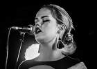 IMG 4005  Tasha Taylor (chant, guitare), Ina Forsman (chant), Layla Zoe (chant), Davide Florino (guitare), Markku Reinikainen (batterie), Walter Latupeirissa (basse) : 2016, BLUES, BLUES CARAVAN, BLUES ROCK, CONCERT, FESTIVAL BLUES AUTOMNE EN RABELAISIE