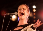 IMG 4010  Tasha Taylor (chant, guitare), Ina Forsman (chant), Layla Zoe (chant), Davide Florino (guitare), Markku Reinikainen (batterie), Walter Latupeirissa (basse) : 2016, BLUES, BLUES CARAVAN, BLUES ROCK, CONCERT, FESTIVAL BLUES AUTOMNE EN RABELAISIE