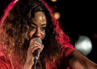 IMG 4057  Tasha Taylor (chant, guitare), Ina Forsman (chant), Layla Zoe (chant), Davide Florino (guitare), Markku Reinikainen (batterie), Walter Latupeirissa (basse) : 2016, BLUES, BLUES CARAVAN, BLUES ROCK, CONCERT, FESTIVAL BLUES AUTOMNE EN RABELAISIE