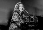 IMG 4293  Linda Gail Lewis (vocal, piano),  Didier Marty (saxophone ténor, guitare), Didier Quéron (saxophone baryton), Alexis Mazzoleni (guitare), Jacky Chalard (basse),  Jean-Jacques Cirillo (batterie). : 2016, CONCERT, JAZZ CLUB LIONEL HAMPTON, LINDA GAIL LEWIS, ROCK