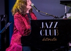 IMG 4347  Linda Gail Lewis (vocal, piano),  Didier Marty (saxophone ténor, guitare), Didier Quéron (saxophone baryton), Alexis Mazzoleni (guitare), Jacky Chalard (basse),  Jean-Jacques Cirillo (batterie) : 2016, CONCERT, JAZZ CLUB LIONEL HAMPTON, LINDA GAIL LEWIS, ROCK