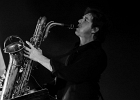 IMG 4348  Linda Gail Lewis (vocal, piano),  Didier Marty (saxophone ténor, guitare), Didier Quéron (saxophone baryton), Alexis Mazzoleni (guitare), Jacky Chalard (basse),  Jean-Jacques Cirillo (batterie) : 2016, CONCERT, JAZZ CLUB LIONEL HAMPTON, LINDA GAIL LEWIS, ROCK