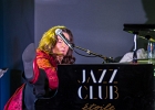 IMG 4349  Linda Gail Lewis (vocal, piano),  Didier Marty (saxophone ténor, guitare), Didier Quéron (saxophone baryton), Alexis Mazzoleni (guitare), Jacky Chalard (basse),  Jean-Jacques Cirillo (batterie) : 2016, CONCERT, JAZZ CLUB LIONEL HAMPTON, LINDA GAIL LEWIS, ROCK