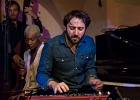 IMG 5631  Julien Brunetaud (piano, chant), Romain Joutard (batterie), Oliver Smith (basse), Jerome Etcheberry (trompette), Sylvain Sly Fetis (saxophone), Faby Médina (choeur), Celine Languedoc (choeur) invités Zoe Dadson (chant),  Greg Zlap (harmonica) : 2016, CONCERT, JULIEN BRUNETAUD, SUNSET
