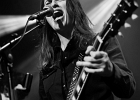 IMG 6548  Laura Cox (guitare / chant), Mathieu Albiac (guitare), François C. Delacoudre (basse), et Antonin Guérin (batterie) : 2017, BLUES ROCK, CHELLES, CONCERT, LAURA COX, LES CUIZINES