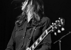 IMG 6550  Laura Cox (guitare / chant), Mathieu Albiac (guitare), François C. Delacoudre (basse), et Antonin Guérin (batterie) : 2017, BLUES ROCK, CHELLES, CONCERT, LAURA COX, LES CUIZINES