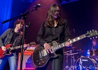 IMG 6553  Laura Cox (guitare / chant), Mathieu Albiac (guitare), François C. Delacoudre (basse), et Antonin Guérin (batterie) : 2017, BLUES ROCK, CHELLES, CONCERT, LAURA COX, LES CUIZINES