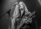 IMG 6564  Laura Cox (guitare / chant), Mathieu Albiac (guitare), François C. Delacoudre (basse), et Antonin Guérin (batterie) : 2017, BLUES ROCK, CHELLES, CONCERT, LAURA COX, LES CUIZINES