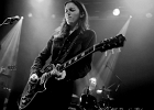 IMG 6583  Laura Cox (guitare / chant), Mathieu Albiac (guitare), François C. Delacoudre (basse), et Antonin Guérin (batterie) : 2017, BLUES ROCK, CHELLES, CONCERT, LAURA COX, LES CUIZINES