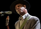 IMG 6616  Eric Bibb (chant, guitare), J.J. Milteau (harmonica), Gilles Michel (basse), Lary Crockett (batterie) : 2017, BLUES, CONCERT, ERIC BIBB, FOLK, JEAN-JACQUES MILTEAU, LA CIGALE