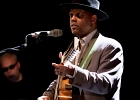 IMG 6642  Eric Bibb (chant, guitare), J.J. Milteau (harmonica), Gilles Michel (basse), Lary Crockett (batterie) : 2017, BLUES, CONCERT, ERIC BIBB, FOLK, JEAN-JACQUES MILTEAU, LA CIGALE