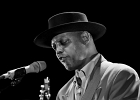 IMG 6653  Eric Bibb (chant, guitare), J.J. Milteau (harmonica), Gilles Michel (basse), Lary Crockett (batterie) : 2017, BLUES, CONCERT, ERIC BIBB, FOLK, JEAN-JACQUES MILTEAU, LA CIGALE