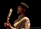 IMG 6680  Eric Bibb (chant, guitare), J.J. Milteau (harmonica), Gilles Michel (basse), Lary Crockett (batterie) : 2017, BLUES, CONCERT, ERIC BIBB, FOLK, JEAN-JACQUES MILTEAU, LA CIGALE