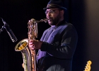 IMG 7779  Selwyn Birchwood (vocal, guitare, lap steel), Regi Olivier (saxophone baryton), Donald &#34;Huff&#34; Wright (basse), Courtney &#34;Love&#34; Girlie (batterie). : 2017, BLUES, CONCERT, COURTNEY GIRLIE, DONALD WRIGHT, JAZZ CLUB LIONEL HAMPTON, REGI OLIVIER, SELWYN BIRCHWOOD