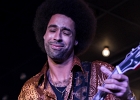 IMG 7789  Selwyn Birchwood (vocal, guitare, lap steel), Regi Olivier (saxophone baryton), Donald &#34;Huff&#34; Wright (basse), Courtney &#34;Love&#34; Girlie (batterie). : 2017, BLUES, CONCERT, COURTNEY GIRLIE, DONALD WRIGHT, JAZZ CLUB LIONEL HAMPTON, REGI OLIVIER, SELWYN BIRCHWOOD