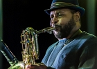 IMG 7798  Selwyn Birchwood (vocal, guitare, lap steel), Regi Olivier (saxophone baryton), Donald &#34;Huff&#34; Wright (basse), Courtney &#34;Love&#34; Girlie (batterie). : 2017, BLUES, CONCERT, COURTNEY GIRLIE, DONALD WRIGHT, JAZZ CLUB LIONEL HAMPTON, REGI OLIVIER, SELWYN BIRCHWOOD