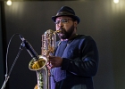IMG 7805  Selwyn Birchwood (vocal, guitare, lap steel), Regi Olivier (saxophone baryton), Donald &#34;Huff&#34; Wright (basse), Courtney &#34;Love&#34; Girlie (batterie). : 2017, BLUES, CONCERT, COURTNEY GIRLIE, DONALD WRIGHT, JAZZ CLUB LIONEL HAMPTON, REGI OLIVIER, SELWYN BIRCHWOOD