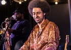 IMG 7816  Selwyn Birchwood (vocal, guitare, lap steel), Regi Olivier (saxophone baryton), Donald &#34;Huff&#34; Wright (basse), Courtney &#34;Love&#34; Girlie (batterie). : 2017, BLUES, CONCERT, COURTNEY GIRLIE, DONALD WRIGHT, JAZZ CLUB LIONEL HAMPTON, REGI OLIVIER, SELWYN BIRCHWOOD