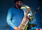 IMG 7827  Selwyn Birchwood (vocal, guitare, lap steel), Regi Olivier (saxophone baryton), Donald &#34;Huff&#34; Wright (basse), Courtney &#34;Love&#34; Girlie (batterie). : 2017, BLUES, CONCERT, COURTNEY GIRLIE, DONALD WRIGHT, JAZZ CLUB LIONEL HAMPTON, REGI OLIVIER, SELWYN BIRCHWOOD