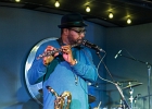 IMG 7831  Selwyn Birchwood (vocal, guitare, lap steel), Regi Olivier (saxophone baryton), Donald &#34;Huff&#34; Wright (basse), Courtney &#34;Love&#34; Girlie (batterie). : 2017, BLUES, CONCERT, COURTNEY GIRLIE, DONALD WRIGHT, JAZZ CLUB LIONEL HAMPTON, REGI OLIVIER, SELWYN BIRCHWOOD
