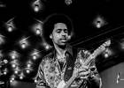 IMG 7834  Selwyn Birchwood (vocal, guitare, lap steel), Regi Olivier (saxophone baryton), Donald &#34;Huff&#34; Wright (basse), Courtney &#34;Love&#34; Girlie (batterie). : 2017, BLUES, CONCERT, COURTNEY GIRLIE, DONALD WRIGHT, JAZZ CLUB LIONEL HAMPTON, REGI OLIVIER, SELWYN BIRCHWOOD