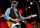 IMG 8086  Otis Taylor (chant, guitar), Miles Brett (violon),  Larry Thompson (batterie),  Todd Edmunds (basse) : 2017, BLUES, CONCERT, MATHIS HAUG, OTIS TAYLOR, PAN PIPER
