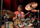 IMG 8096  Otis Taylor (chant, guitar), Miles Brett (violon),  Larry Thompson (batterie),  Todd Edmunds (basse) : 2017, BLUES, CONCERT, MATHIS HAUG, OTIS TAYLOR, PAN PIPER