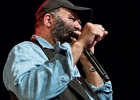 IMG 8108  Otis Taylor (chant, guitar), Miles Brett (violon),  Larry Thompson (batterie),  Todd Edmunds (basse) : 2017, BLUES, CONCERT, MATHIS HAUG, OTIS TAYLOR, PAN PIPER