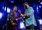 IMG 8122  Otis Taylor (chant, guitar), Miles Brett (violon),  Larry Thompson (batterie),  Todd Edmunds (basse) : 2017, BLUES, CONCERT, MATHIS HAUG, OTIS TAYLOR, PAN PIPER