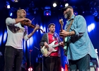 IMG 8124  Otis Taylor (chant, guitar), Miles Brett (violon),  Larry Thompson (batterie),  Todd Edmunds (basse) : 2017, BLUES, CONCERT, MATHIS HAUG, OTIS TAYLOR, PAN PIPER