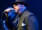 IMG 8641  Freddy Miller (chant), Thierry Angot (guitare), Patrick Guarino (basse), Philippe Perronnet (saxophone), Christophe Bertin (batterie) et Cédric Christophe (claviers) : 2017, BLUES, BLUES ROCK, CONCERT, FREDDY MILLER, FREDDY MILLER ET LE BAND, MENNECY, NUIT DU BLUES, SOUL