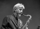 IMG 8649  Freddy Miller (chant), Thierry Angot (guitare), Patrick Guarino (basse), Philippe Perronnet (saxophone), Christophe Bertin (batterie) et Cédric Christophe (claviers) : 2017, BLUES, BLUES ROCK, CONCERT, FREDDY MILLER, FREDDY MILLER ET LE BAND, MENNECY, NUIT DU BLUES, SOUL