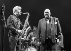 IMG 8711  Freddy Miller (chant), Thierry Angot (guitare), Patrick Guarino (basse), Philippe Perronnet (saxophone), Christophe Bertin (batterie) et Cédric Christophe (claviers) : 2017, BLUES, BLUES ROCK, CONCERT, FREDDY MILLER, FREDDY MILLER ET LE BAND, MENNECY, NUIT DU BLUES, SOUL