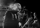 IMG 9967  Fred Chapellier &#38; The Gents Featuring Dale Blade : Fred Chapellier (guitare, chant), Guillaume Destarac (batterie), Christophe Garreau (basse), Philippe Billoin (claviers), Pascal &#34;bako&#34; Mikaelian (harmonica) et Dale Blade (chant) : 2017, CONCERT, DALE BLADE, FRED CHAPELLIER, FRED CHAPELLIER AND THE GENTS, NEW MORNING