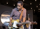 IMG 1057  Kenny Neal (chant, guitare, harmonica), Fredrick Neal (claviers), Darnell Neal (basse), Bryan Morris (batterie), Brandon Adams (claviers) : BLUES, BRYAN MORRIS, CONCERT, DARNELLl NEAL, FREDRICK NEAL, JAZZ CLUB LIONEL HAMPTON, KENNY NEAL