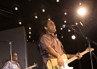IMG 1060  Kenny Neal (chant, guitare, harmonica), Fredrick Neal (claviers), Darnell Neal (basse), Bryan Morris (batterie), Brandon Adams (claviers) : BLUES, BRYAN MORRIS, CONCERT, DARNELLl NEAL, FREDRICK NEAL, JAZZ CLUB LIONEL HAMPTON, KENNY NEAL