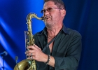 IMG 2274  Curtis Salgado (chant, harmonica), Sax Gordon (saxophone),  Anthony Stelmaszack (guitare), Julien Brunetaud (claviers),   Fabrice Bessouat (batterie),  Kris Jefferson (basse), Laurence Le Baccon (choeur), Julie Demoulin (choeur) : CURTIS SALGADO, JULIEN BRUNETAUD, NANTES, RENDEZ VOUS DE L ERDRE, SAX GORDON
