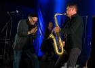 IMG 2345  Curtis Salgado (chant, harmonica), Sax Gordon (saxophone),  Anthony Stelmaszack (guitare), Julien Brunetaud (claviers),   Fabrice Bessouat (batterie),  Kris Jefferson (basse), Laurence Le Baccon (choeur), Julie Demoulin (choeur) : CURTIS SALGADO, JULIEN BRUNETAUD, NANTES, RENDEZ VOUS DE L ERDRE, SAX GORDON