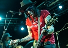 IMG 4412  The Alice Cooper Band : Chuck Garric (basse), Ryan Roxie (guitariste), Nita Strauss (la guitariste), Tommy Henriksen  (guitariste), Glen Sobel (batteur) : 2017, ALICE COOPER BAND, CONCERT, LA BOULE NOIRE, ROCK