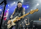 IMG 4413  The Alice Cooper Band : Chuck Garric (basse), Ryan Roxie (guitariste), Nita Strauss (la guitariste), Tommy Henriksen  (guitariste), Glen Sobel (batteur) : 2017, ALICE COOPER BAND, CONCERT, LA BOULE NOIRE, ROCK